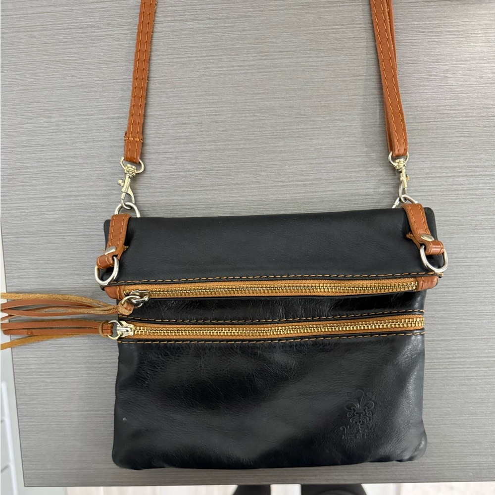 Vera Pelle - Leather Crossbody Purse - Black and Tan